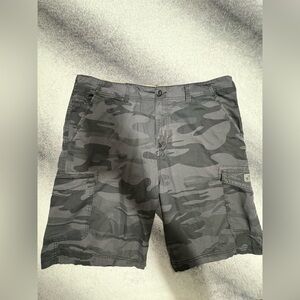 Unionbay Charcoal Gray Camo Casual Relaxed Cargo‎ Shorts 42
